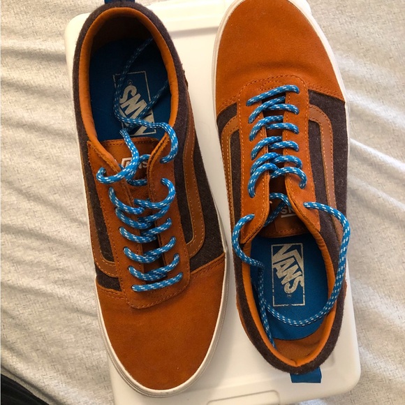 Vans Brown and Black Sneakers - Picture 2 of 3